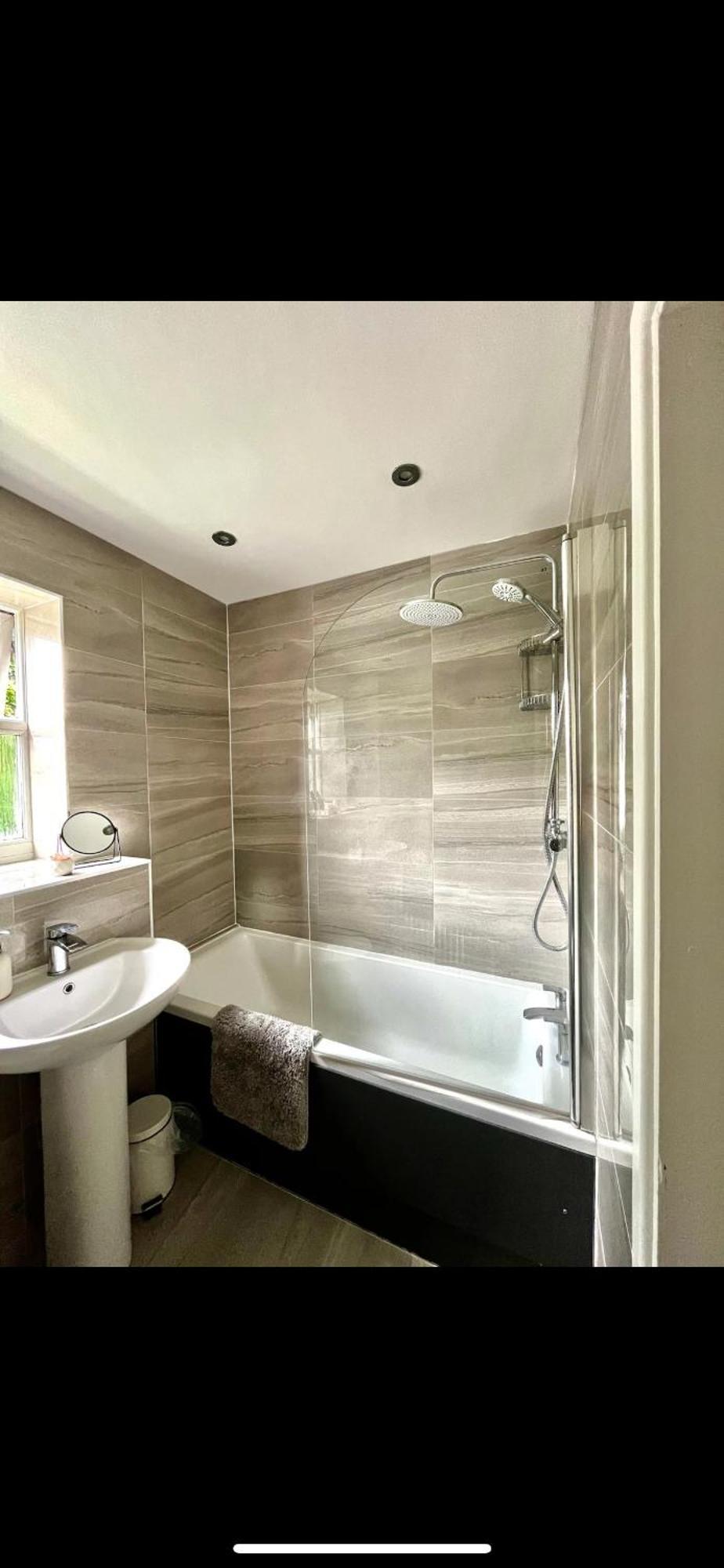 Modern 2 Bed Apartment With Free Parking And Netflix Dawley Buitenkant foto